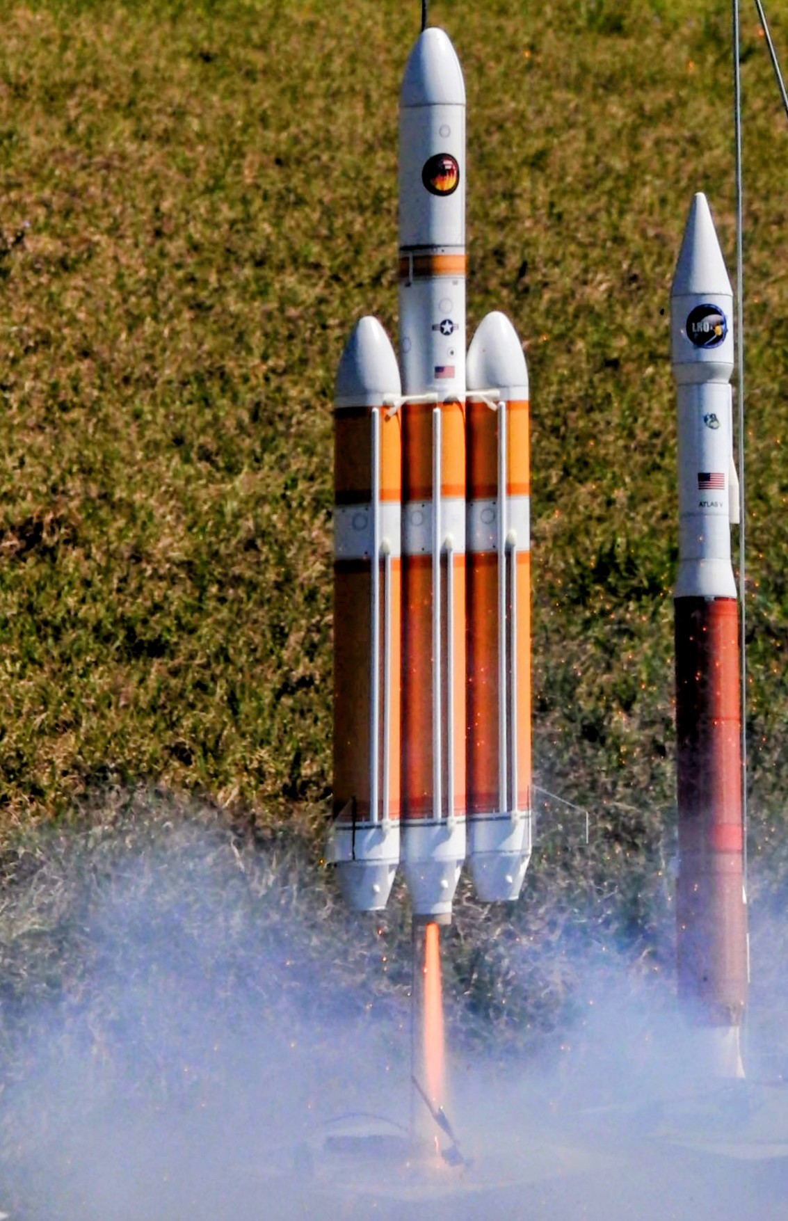 Auction: DFR Technologies Delta IV Heavy Flying Model Rocket Kit ...